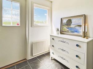TV a/nebo společenská místnost v ubytování Holiday home TINGSRYD