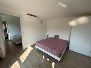 a white room with a bed and a mirror at Casa Sant'Anna in Levanto