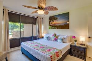 カハナにあるKahana Villa E111のベッドと天井扇風機のある寝室 +22枚の写真