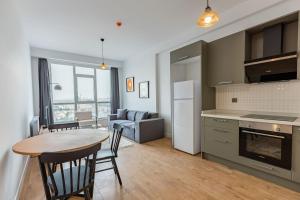 Kép Modern Apartment with Fantastic City View in Kadikoy szállásáról Isztambulban a galériában Még 11 kép
