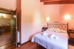 Кровать или кровати в номере Apartamentos Rurales El Cuetu
