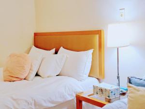 Un pat sau paturi într-o cameră la Niwill Homestay