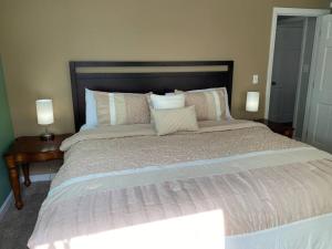 a large bed in a bedroom with two lamps at Sunny One Bedroom in Historic Downtown Dover in Dover