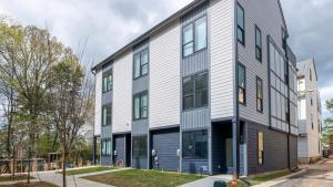 Tòa nhà nơi căn hộ tọa lạc