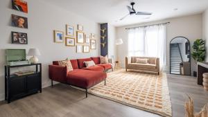 Khu vực ghế ngồi tại LoSo Luxury Loft w/ Roof Deck