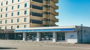 a building in front of a building at Kuretake-Inn Kikugawa I.C. in Kikugawa