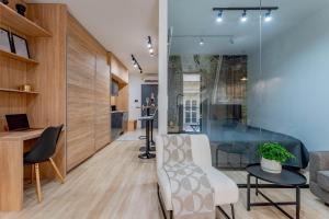 A seating area at ERKEL 18 APARTMAN