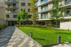 A garden outside ERKEL 18 APARTMAN