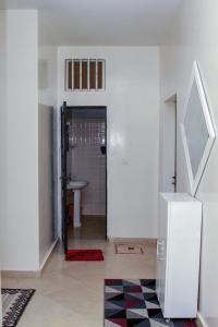 Koupelna v ubytování "Class A", un superbe appartement calme, apaisant et sûr proche des restos et plages de Saly