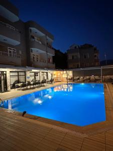 Bazén v ubytování Soykan Hotel nebo v jeho okolí