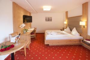 Un pat sau paturi într-o cameră la Hotel Elisabeth