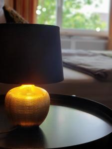 a lamp sitting on top of a table at ☆ Like @ home *☆ moderne Wohnung in Oberottmarshausen ☆ Netflix 