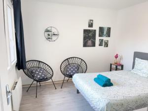 Un pat sau paturi într-o cameră la Jolie appartement 2 chambres 65m2 au centre ville