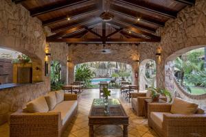 Seating area sa Las Lomas Casa Hotel
