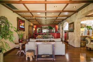 Seating area sa Las Lomas Casa Hotel