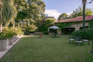Garden sa labas ng Las Lomas Casa Hotel