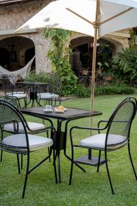 Garden sa labas ng Las Lomas Casa Hotel