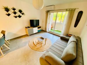 TV a/nebo společenská místnost v ubytování Appartement T2 Cosy sur Aix