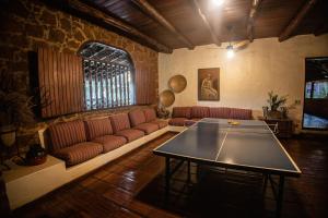 a living room with a couch and a table at Paineiras Hotel Fazenda in Uberaba