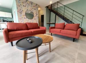 Posezení v ubytování ColorMix 3 étoiles - 95m2 Plein Centre - Ensoleillé Climatisé