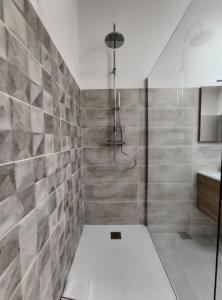 Koupelna v ubytování ColorMix 3 étoiles - 95m2 Plein Centre - Ensoleillé Climatisé