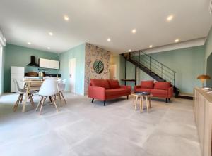 Posezení v ubytování ColorMix 3 étoiles - 95m2 Plein Centre - Ensoleillé Climatisé