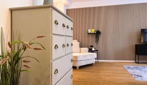 TV a/nebo společenská místnost v ubytování Modernes Studio Appartement mit Leseecke