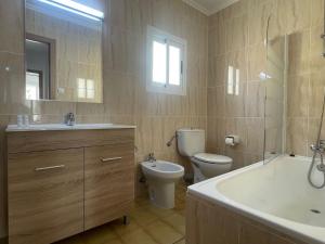 Koupelna v ubytování VACACIONES CHALET PEÑISCOLA 8-B Alquiler