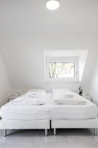 Postel nebo postele na pokoji v ubytování Rooms by StayStay I 24 Hours Check-In