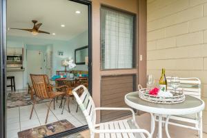 a patio with a table and chairs and a dining room at Hono Kai A4 in Wailuku