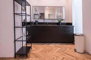 Kuchyňa alebo kuchynka v ubytovaní New design APT - central location Wenceslas Square