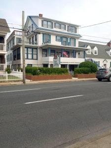 a car parked in front of a large house at Surf Villa Hotel in Ocean City