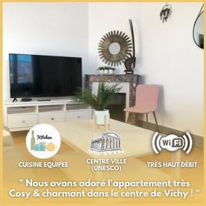 Televízia a/alebo spoločenská miestnosť v ubytovaní Le Joyau caché - Superbe appartement tout équipé Centre Vichy proche Gare et thermes - Cures