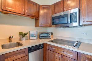 Η κουζίνα ή μικρή κουζίνα στο Paki Maui 104 +21 φωτογραφίες