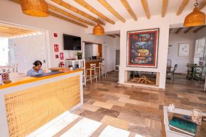 Uma TV ou centro de entretenimento em Atoq Paracas Reserva