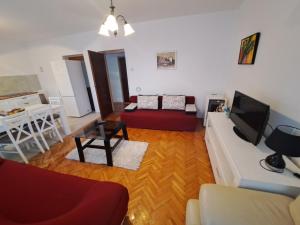 Televízia a/alebo spoločenská miestnosť v ubytovaní Apartment Novi Vinodolski 2423a