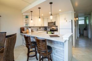 Η κουζίνα ή μικρή κουζίνα στο Papakea G302