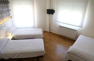 Postel nebo postele na pokoji v ubytování Pension los Arcos