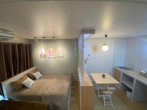 Ένα ή περισσότερα κρεβάτια σε δωμάτιο στο PTJ Style Condotel คอนโดเมืองทอง