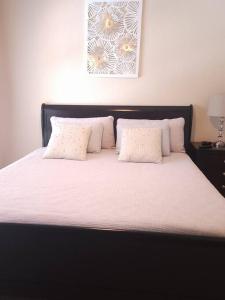 a bed with white sheets and pillows in a bedroom at LUX COMFORT in Arlington