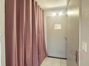 Studio Lamalou-les-Bains, 1 pièce, 2 personnes - FR-1-451-105にあるバスルーム