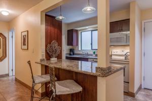 Nhà bếp/bếp nhỏ tại Hono Kai A16