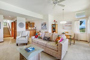 Χώρος καθιστικού στο Kapalua Ridge Villa 2622