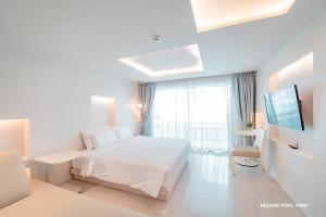Μια τηλεόραση ή/και κέντρο ψυχαγωγίας στο Prima Hotel Pattaya