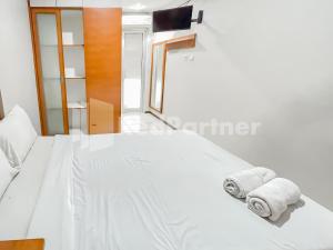 Rúm í herbergi á Sang Surya GuestHouse Syariah Near RS Hasan Sadikin Mitra RedDoorz