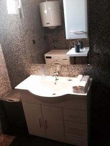 Apartments Batovanja tesisinde bir banyo