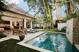 Bazén v ubytování Jimbaran Beach Villas by Nakula nebo v jeho okolí