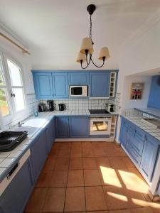 Kuchyň nebo kuchyňský kout v ubytování Les Villas aux Restanques du Golfe de St Tropez - maeva Home - Villa avec vue 83