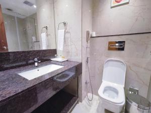 Koupelna v ubytování Mariton Hotel