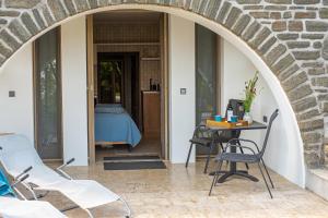 Patio alebo iná vonkajšia časť ubytovania Gejzír Vendégház + 23 fotografií